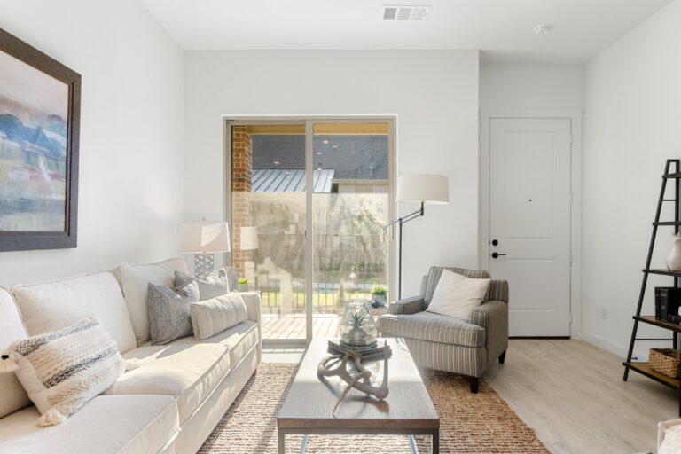 648 Oakridge Drive